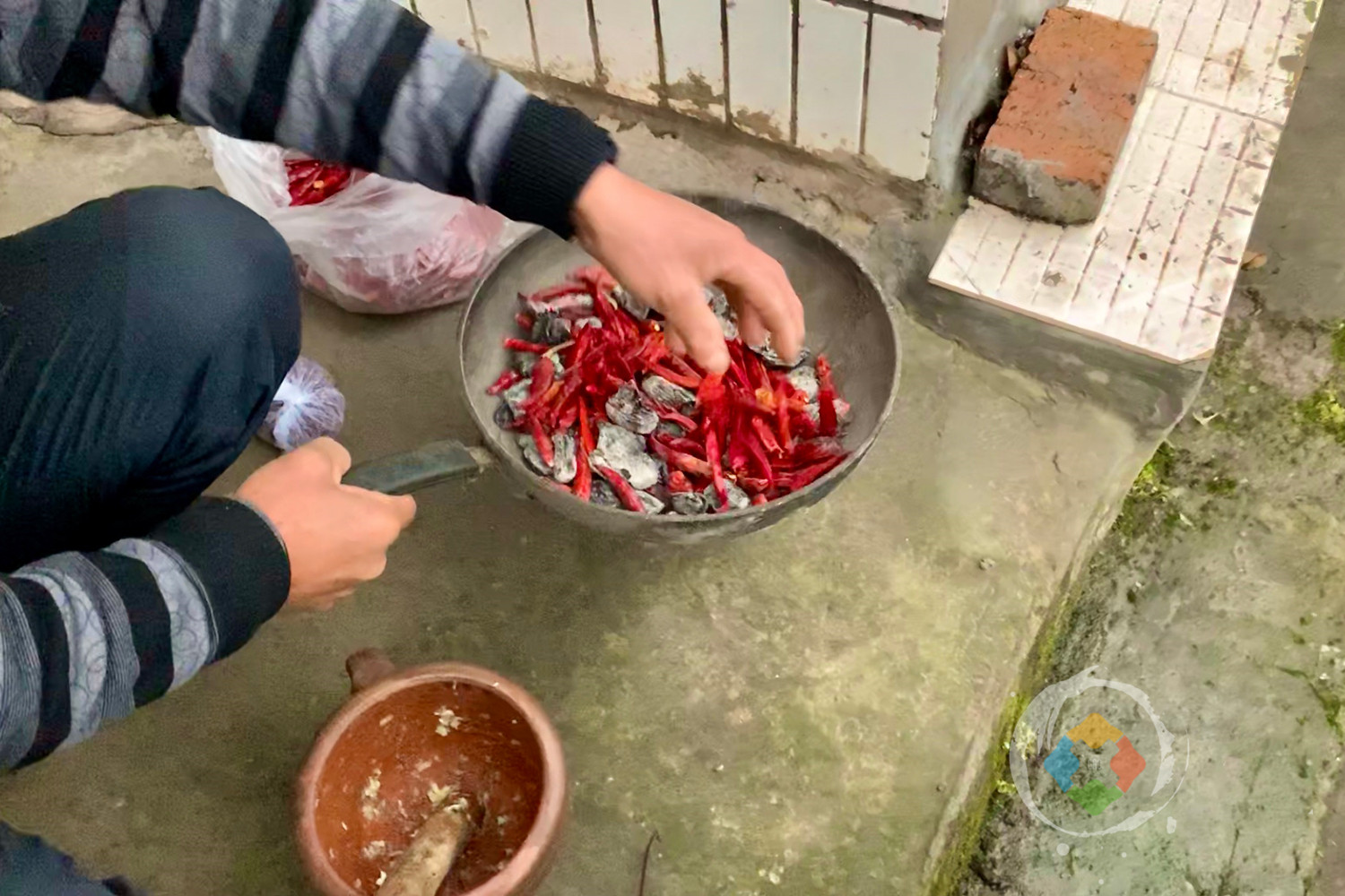 糊辣壳来自重庆丰都？一碗黑乎乎的小面，却是满满的家乡味道