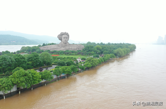 最新！橘子洲已经闭园，湘江水位正以每小时三四厘米速度上涨