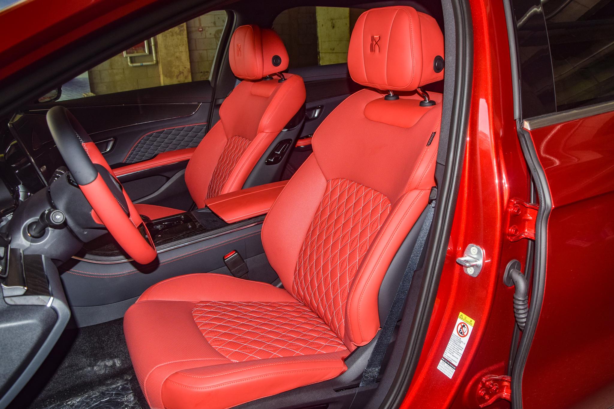 30万纯电动车该怎么选？Model3、P7、汉谁更有性价比？