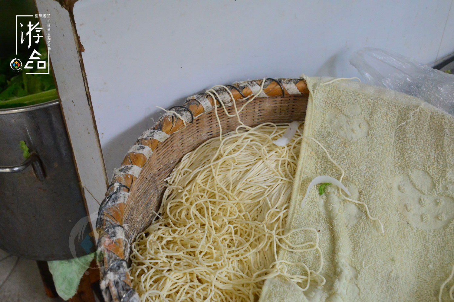 重庆人最爱的特色面馆：炖鸡面、凉面与燃面，在人和街一网打尽