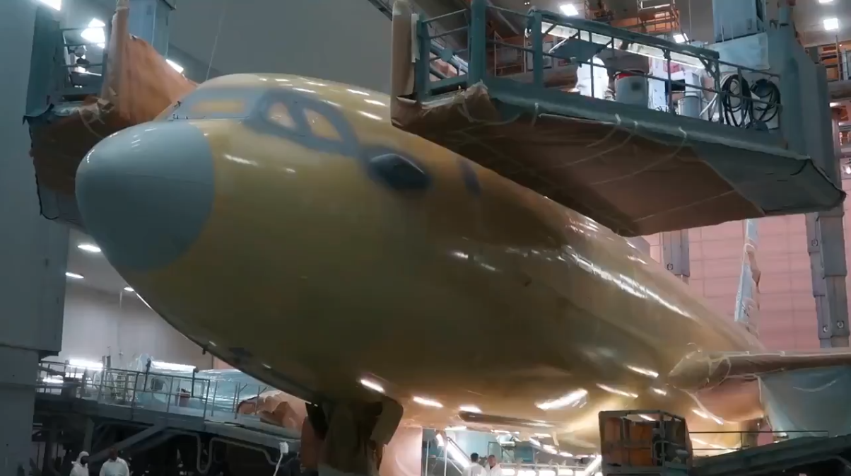 差距大到肉眼可见！西方战略重器批量交付，能