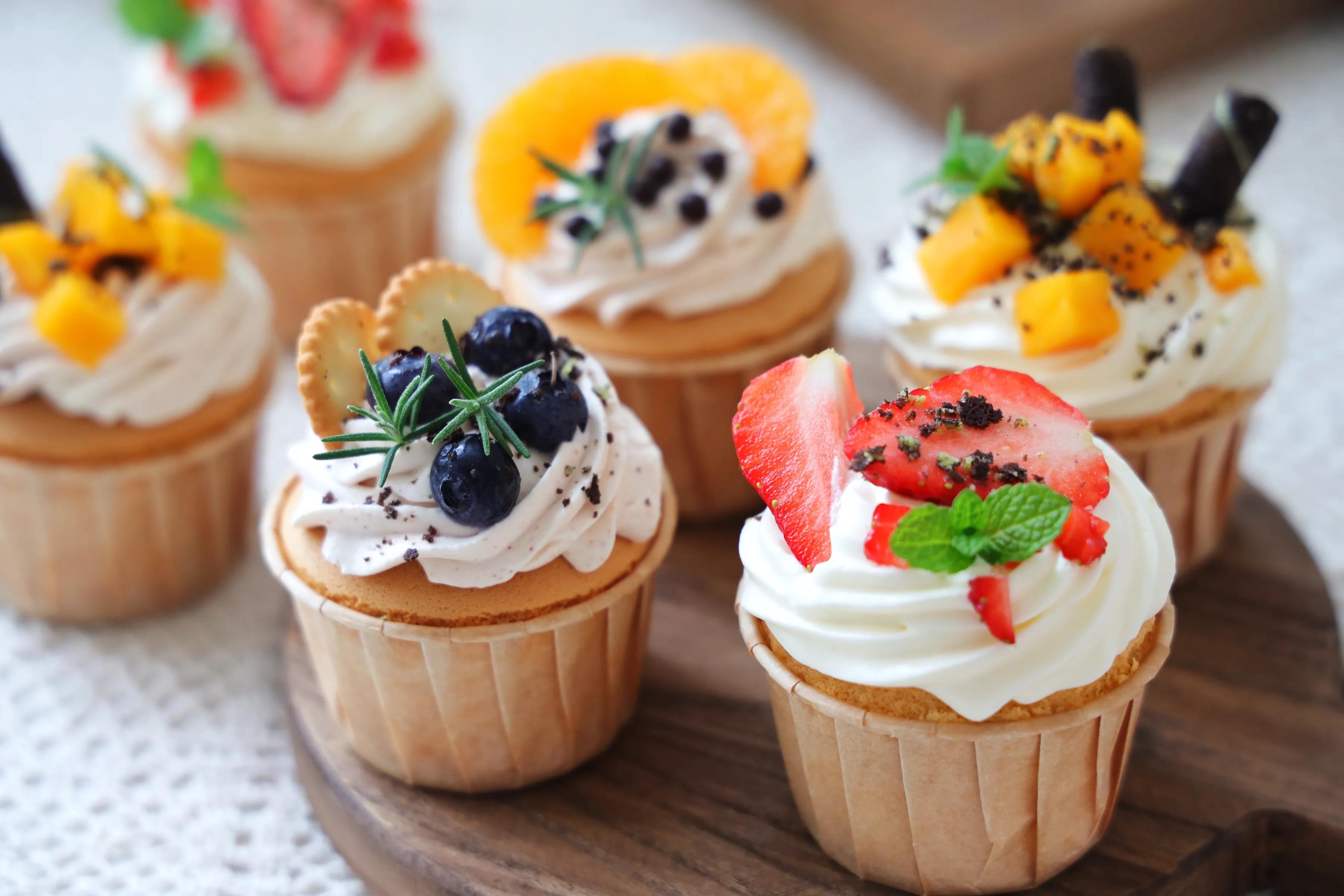 戚風紙杯蛋糕，不開裂不回縮，擠上入口即化的奶油，顏值高又好吃