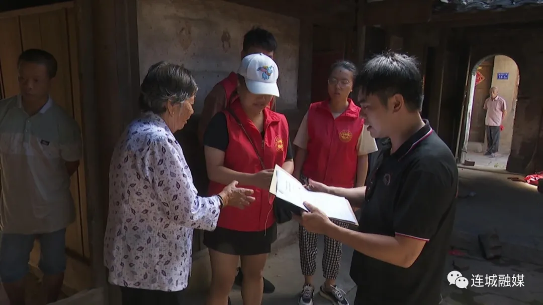 县民政局组织开展志愿者服务活动