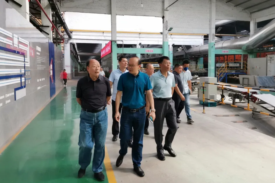 东鹏“通体连纹喷墨渗花防滑抛光瓷砖技术及产品的研发”