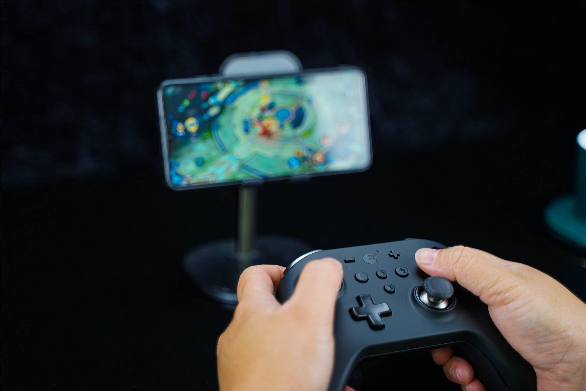 拿着舒服，用着得劲。80后体验谷粒金刚pro游戏手柄