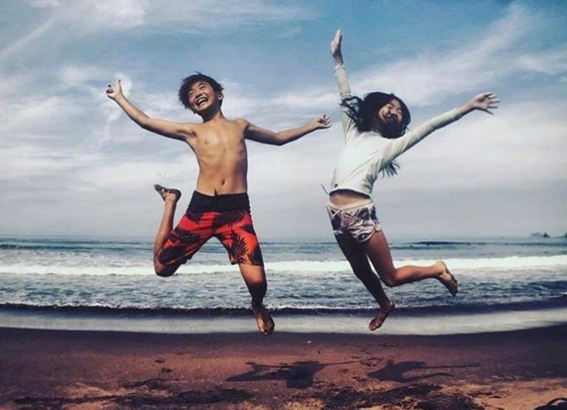 曹华恩已经9岁了，从被吐槽颜值再到如今逆袭，吾家有女初长成