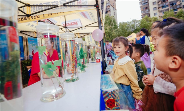 宛西制药四川泸州“仲景杯——迎中秋象棋争霸赛”精彩上演