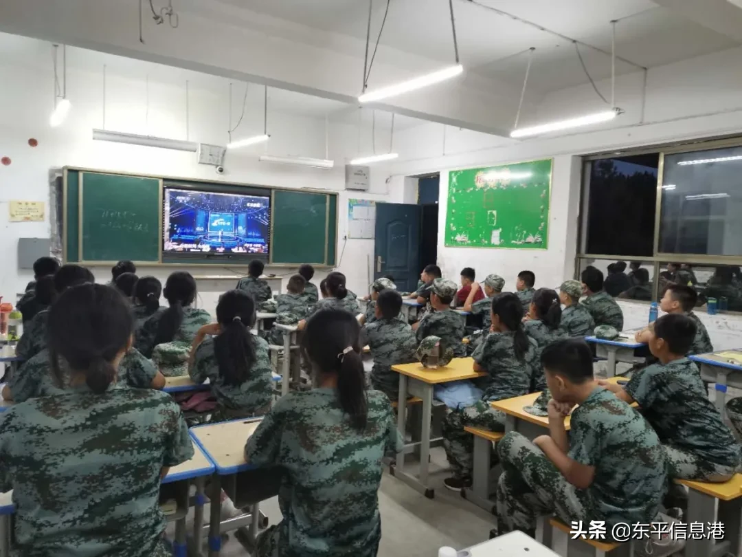 少年强 中国强商老庄中学组织学生观看开学第一课