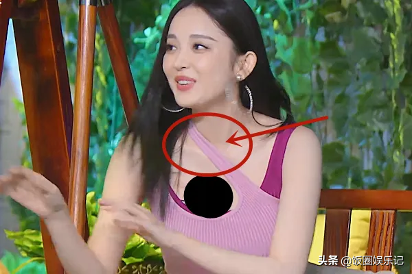 娜扎录节目有多着急？衣服袖子穿错，看着都替