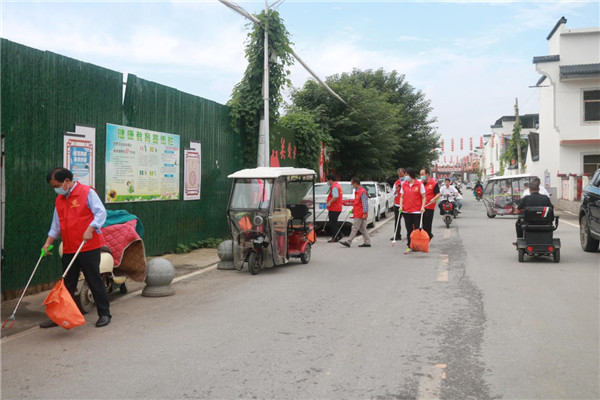 �����е���ʮ��Сѧ��չ����԰־Ը����