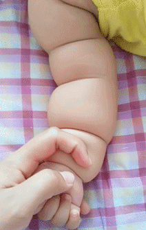 搞笑gif神评:女友首次开车上路,让人操碎了心