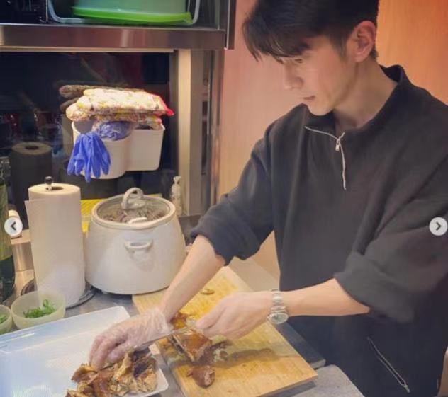 賈靜雯為老公慶生，曬出兩個蛋糕，一家人幸福和睦