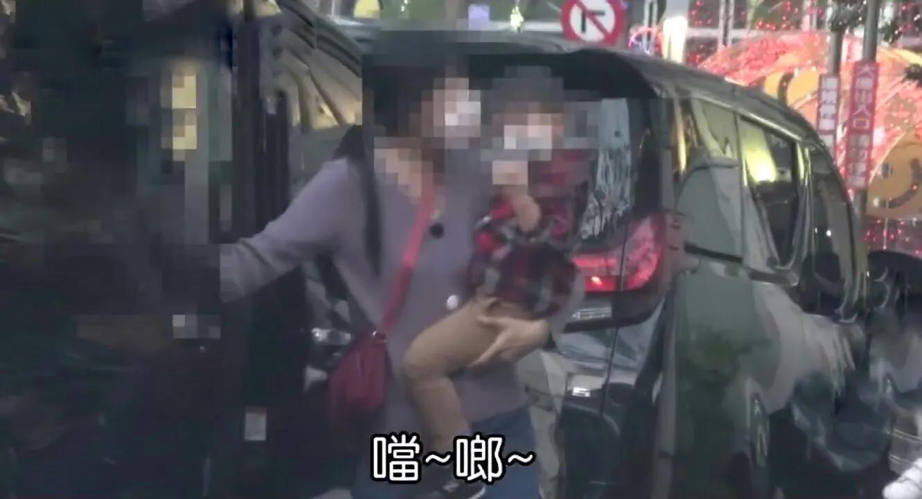 周杰倫一家四口出門吃甜品，一雙兒女正臉曝光，姐弟模樣很可愛