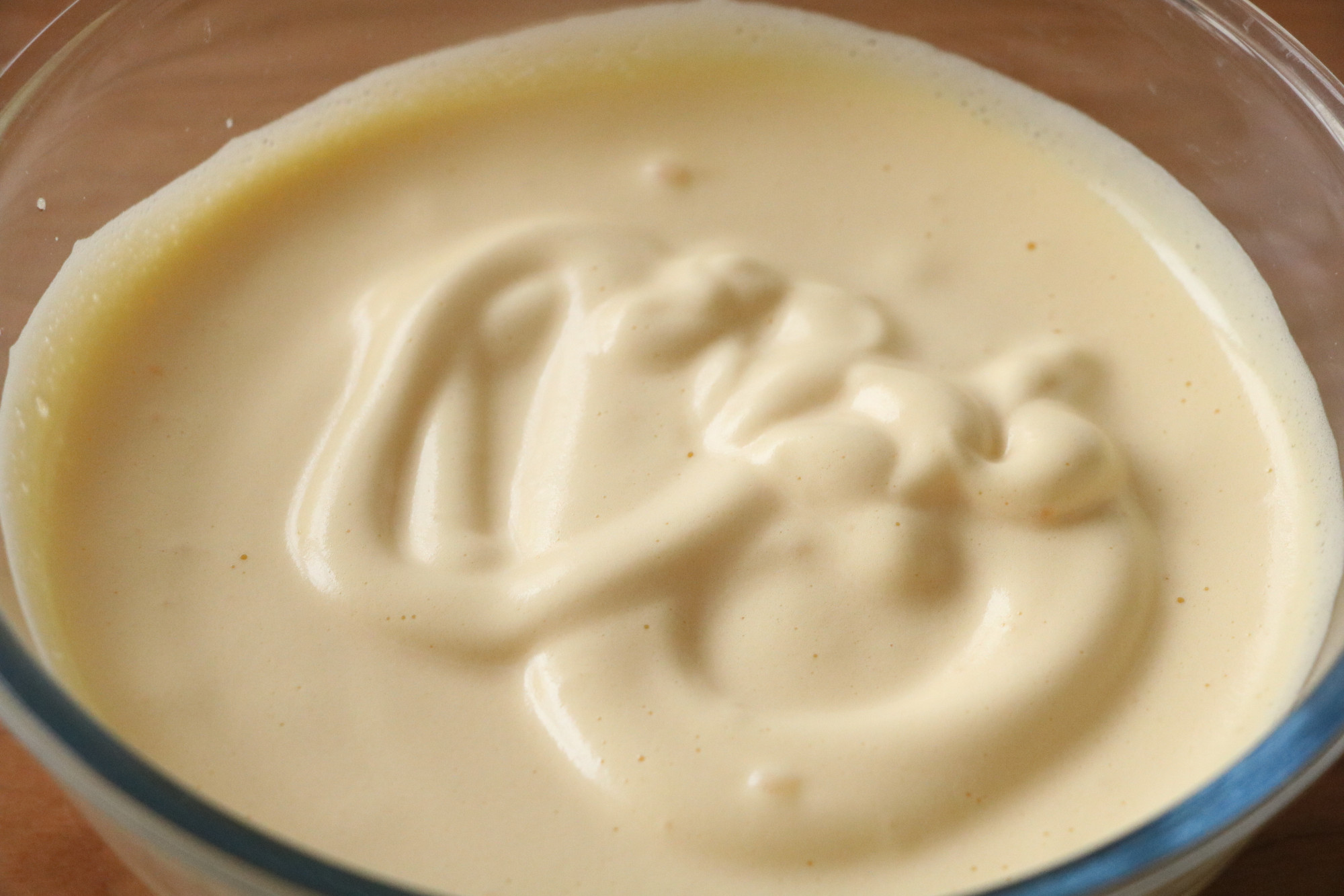 蜂蜜脆皮老式蛋糕，全都是兒時的味道，掌握技巧，在家做很簡單