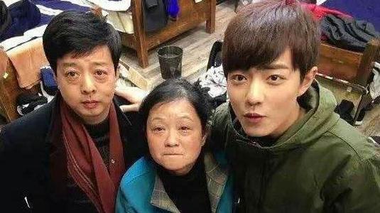 肖战阐述原生家庭：爸爸内敛、妈妈唠叨，却养