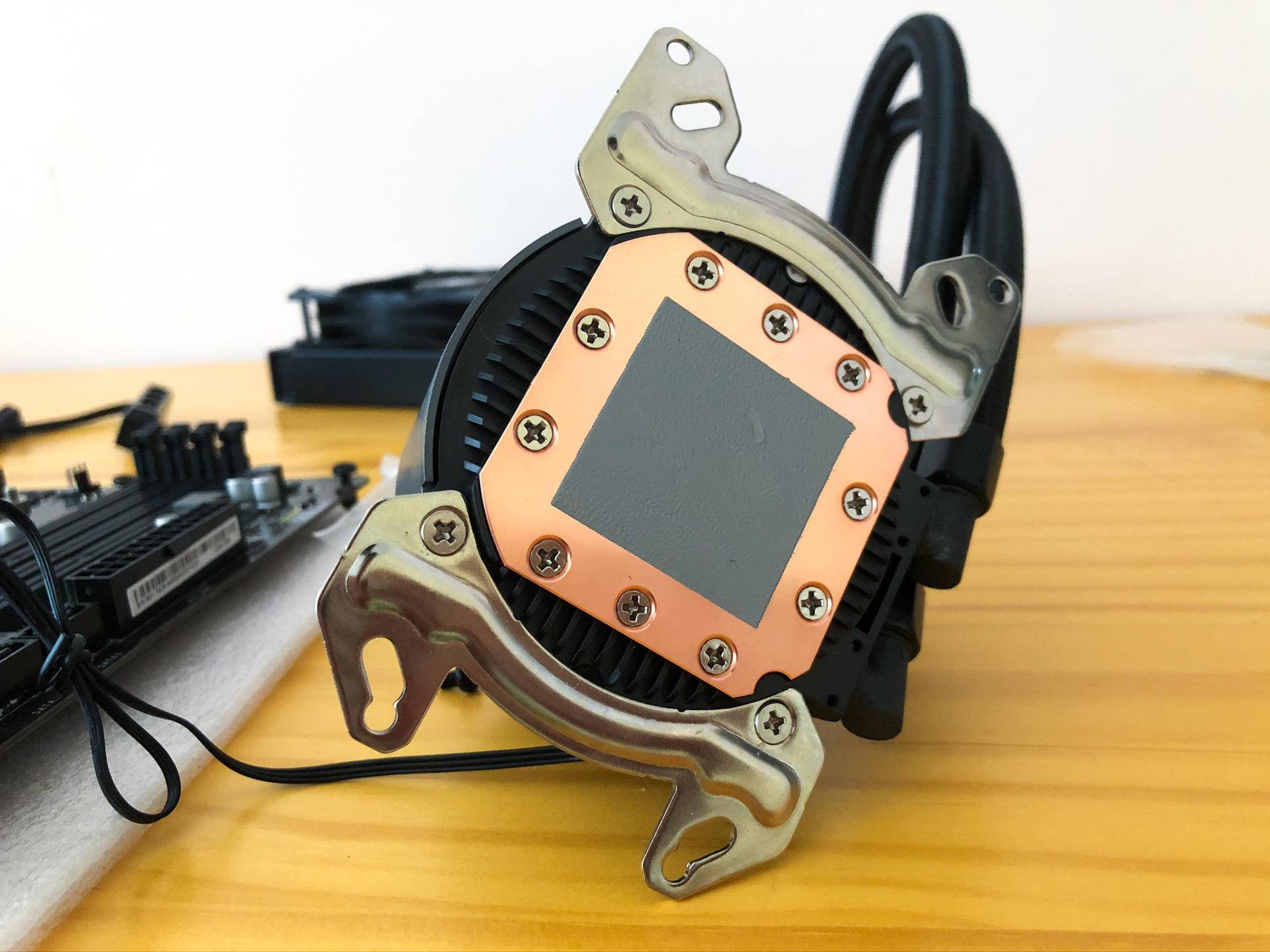 水冷能比风冷强多少？九州风神堡垒240水冷散热器体验