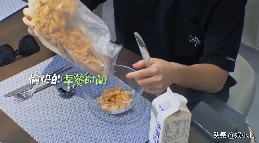 五天吃五顿火锅，没佣人的生活难自理？何猷君