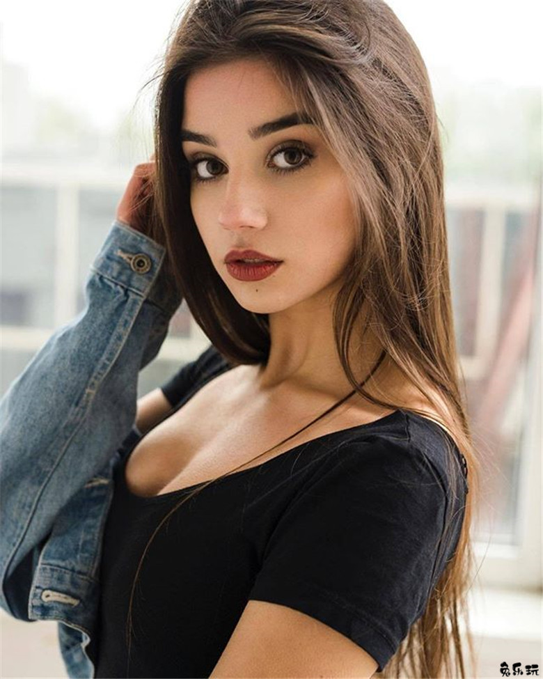 上帝的杰作！波兰大长腿电眼正妹Maja Strojek仙女级模样身材让人着迷！