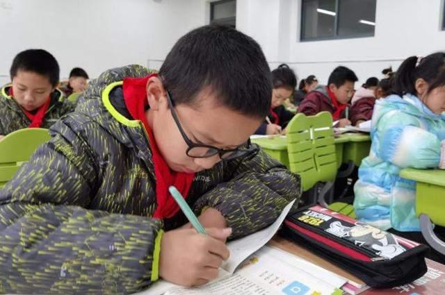 课后延时服务刚实施两天，家长们就受不了了，这两个问题困扰家长