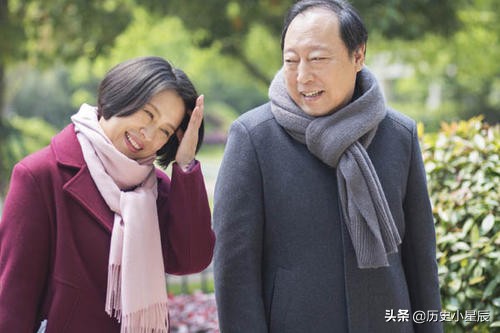 民国版苏大强：85岁爱上23岁保姆，遗产全给娇妻