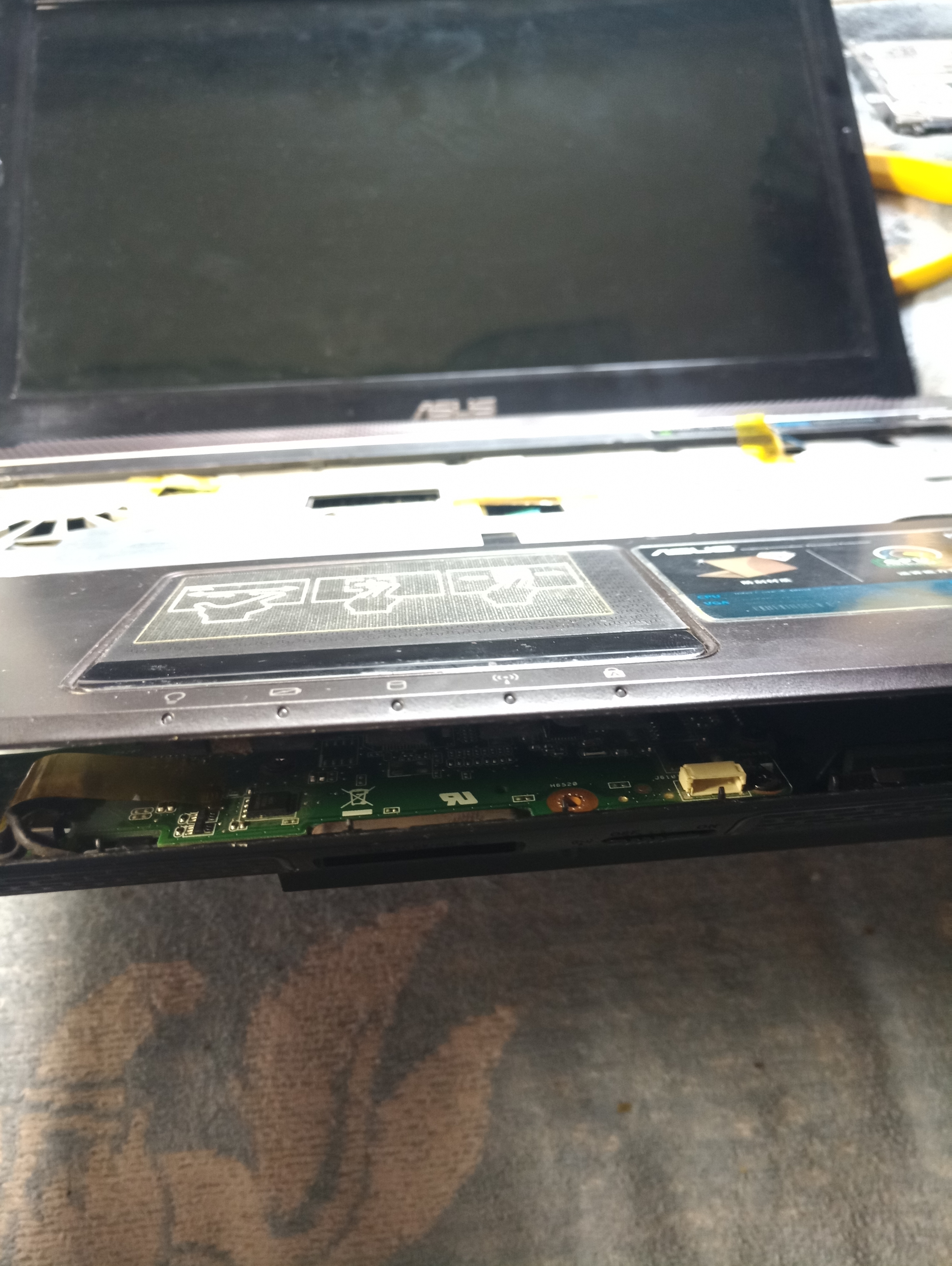 华硕ASUS N82J笔记本拆机清灰