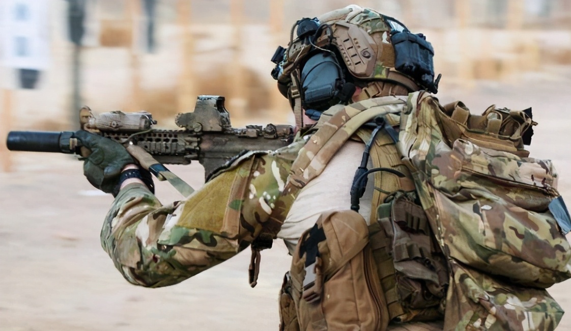 美军的另一面：训练无性别，轻则无法晋升，重则被勒令退役