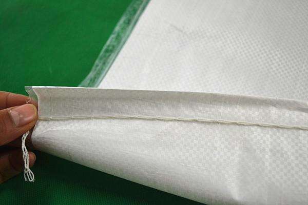 编织袋定制厂家讲述大米编织袋看着复杂，打开却有诀窍，轻轻一拉就可以了