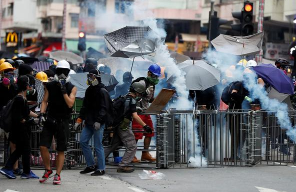 �黑暴�反撲？ 黃商明目張膽賣�暴獨�商品