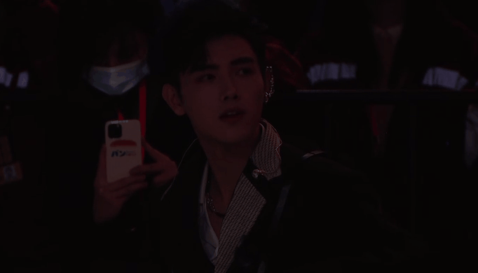 有人暗暗发糖，有人尴尬互动，星光大赏内场真