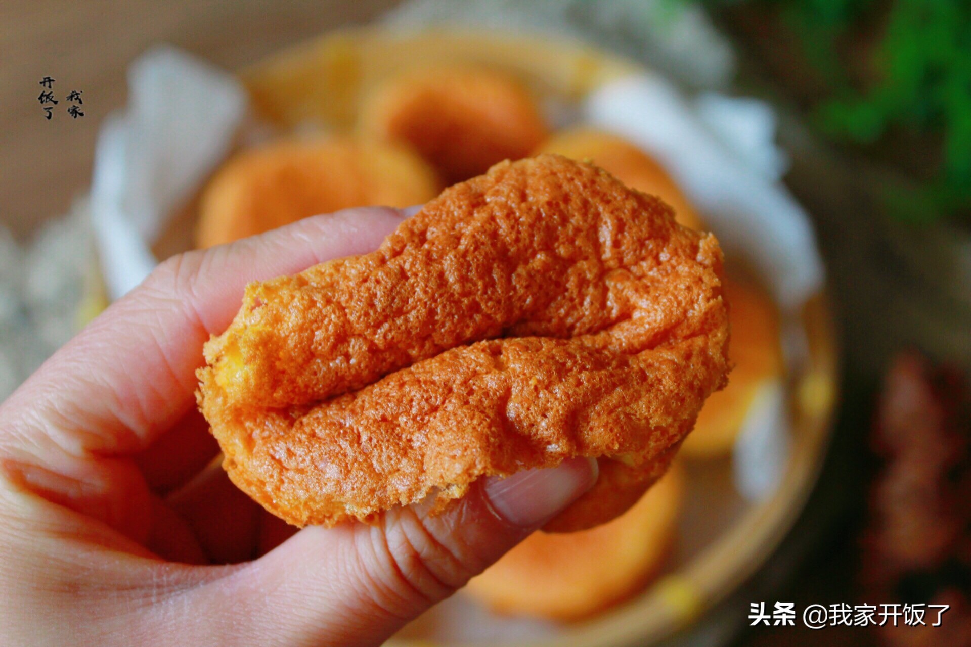 老式蜂蜜蛋糕，全蛋打發(fā)100%成功，口感細(xì)膩又綿軟，放3天也不硬
