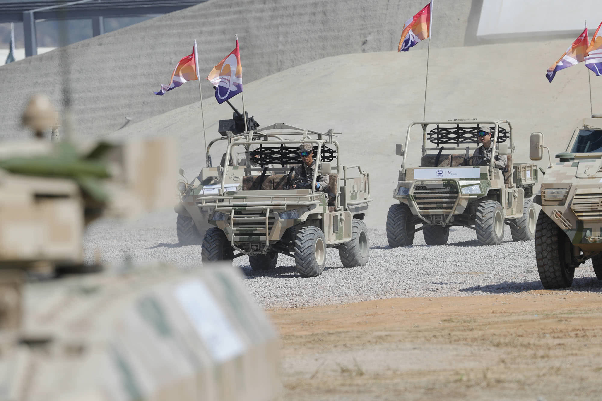 ��ž�����������������Ȼ������ͣ�ȫ������ս���һ�º���