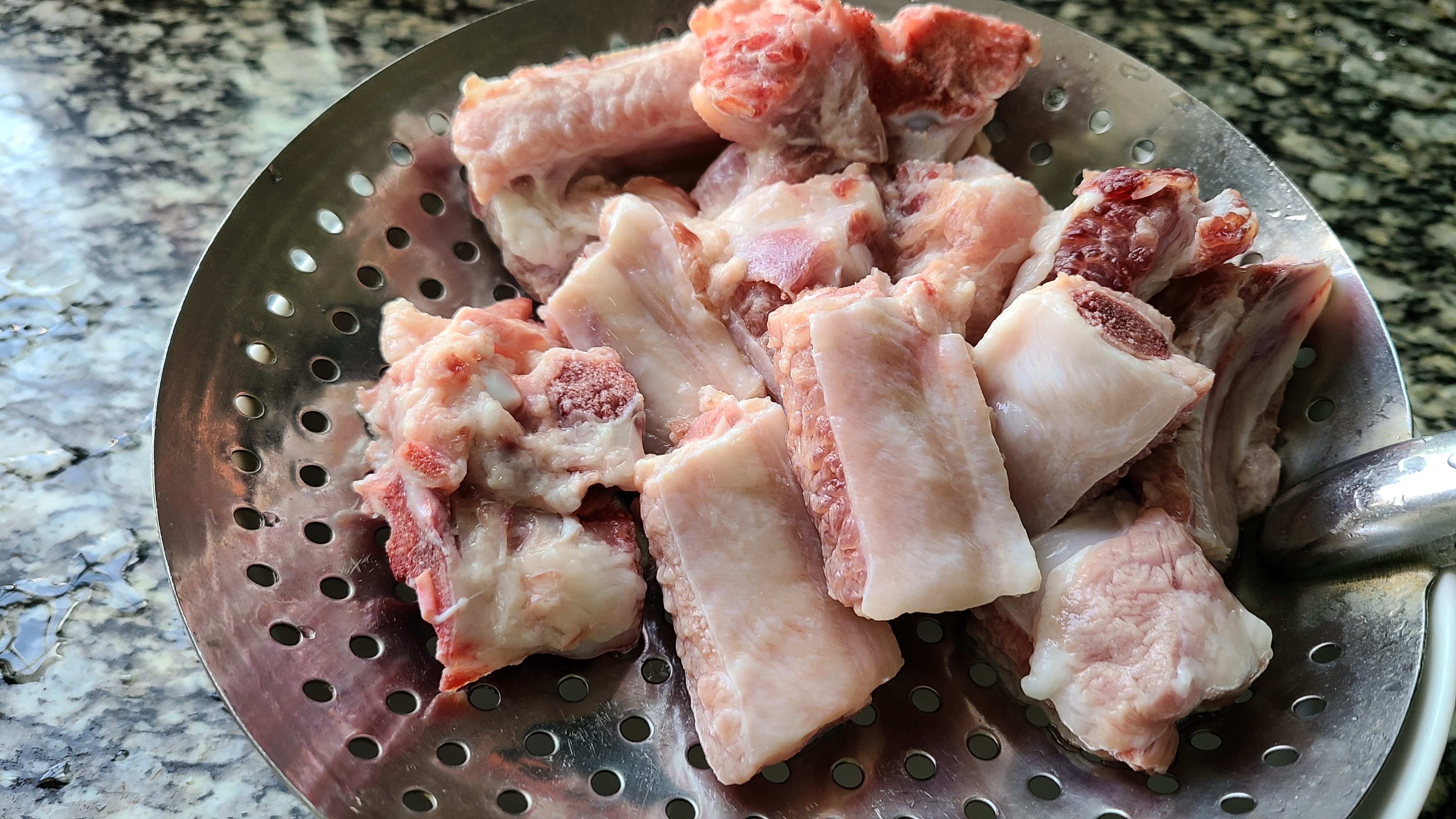 蒸排骨，又香又軟糯的一道家常菜，營養美味又簡單