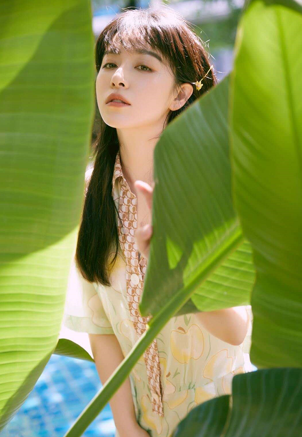 又飒又欲的姐姐，热巴绝美，琉璃美人玩下装失踪，娜扎直接怼脸拍