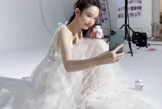 小三挤下原配，上位成功要嫁总裁？张大奕晒婚