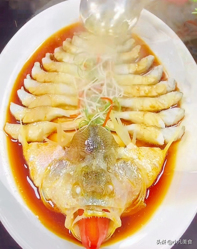 The simplest method of yellow croaker is "steamed yellow croaker". The meat is tender, nutritious and delicious.