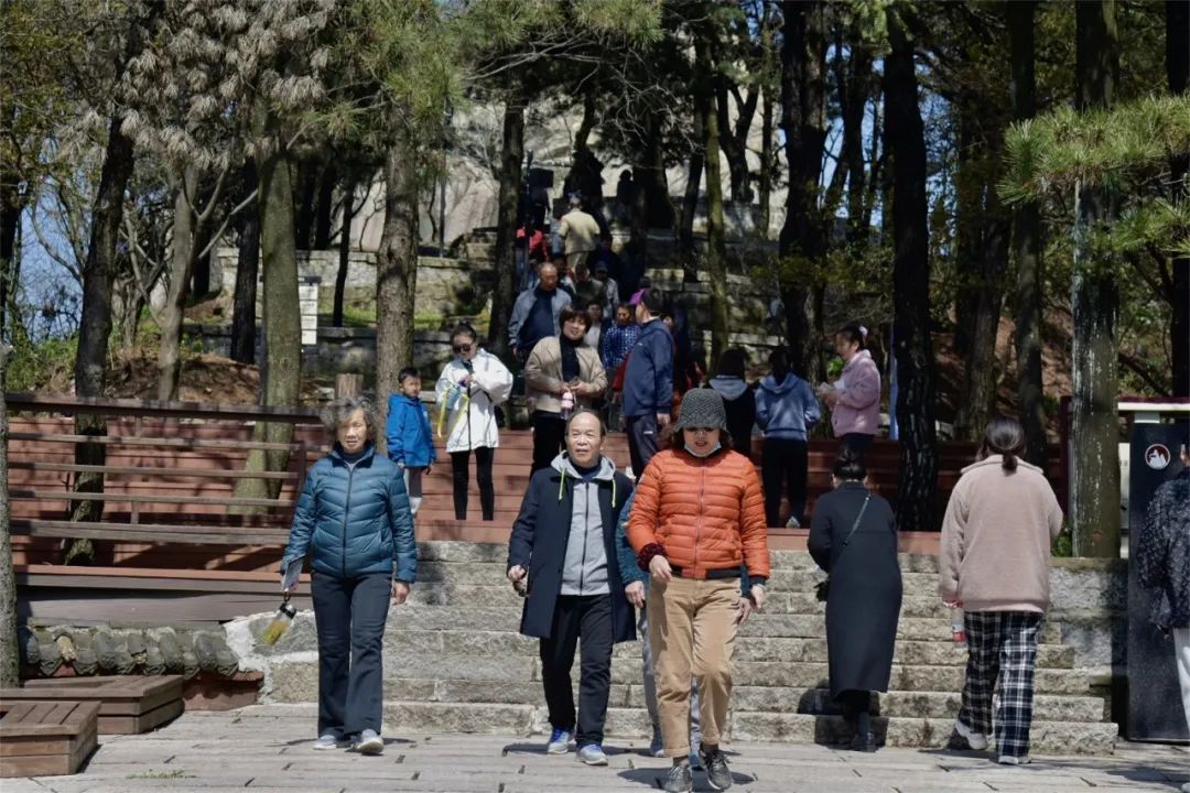 清明小長假，雞公山景區春意盎然，踏青旅行正當時