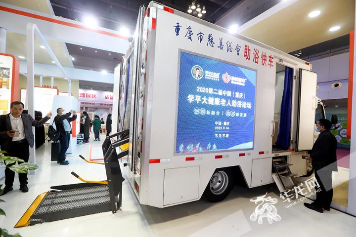 重庆每年3万老人享受“助浴”服务 下一步将规范化、标准化