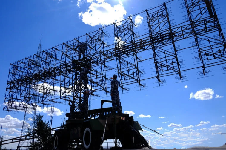 美国F22无人可击落，国宝科学家给出解答，敢靠近就让它变成废铁