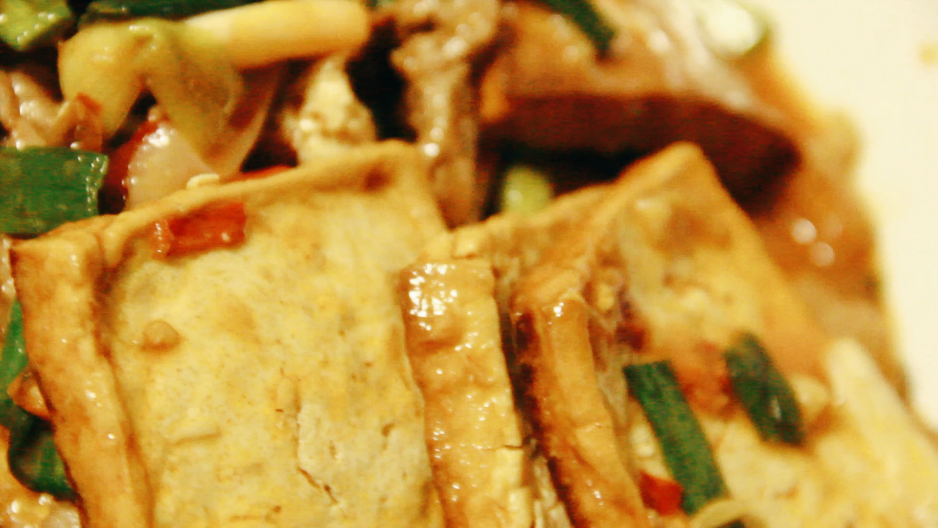 图片[2]-豆腐炒蒜苗在很多饭店卖高价的秘密 （带视频-起舞食谱网