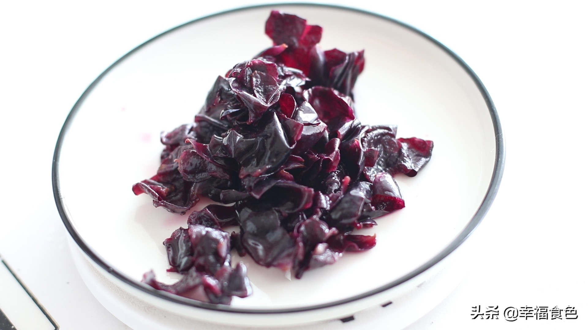 用吃剩的葡萄皮做的果冻，Q滑冰凉，一点不输外面买的