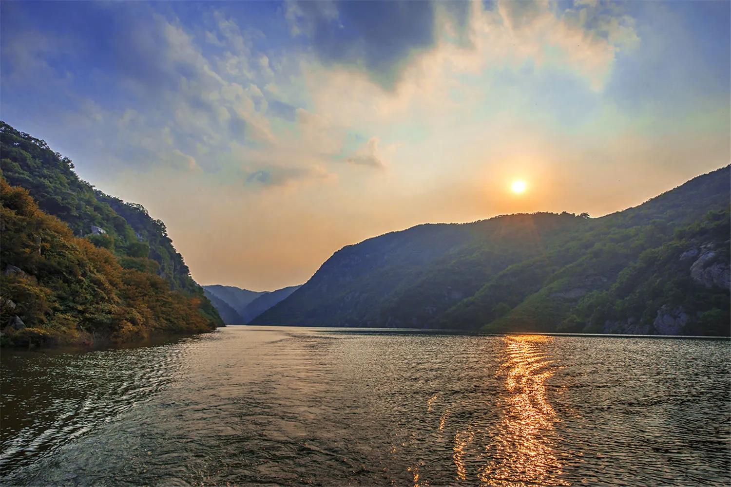 五蓮九戒壯黑豬散養(yǎng)基地