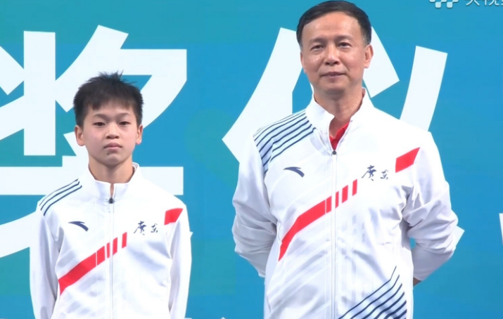 官媒称赞全红婵：石缝里的草，被世界偏爱！花1年时间练1个动作