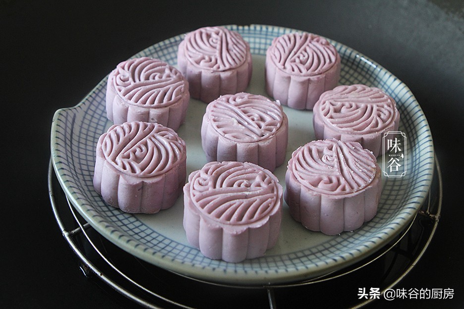 中秋节快到了，不用烤箱也能做月饼，配方比例告诉你，营养好吃