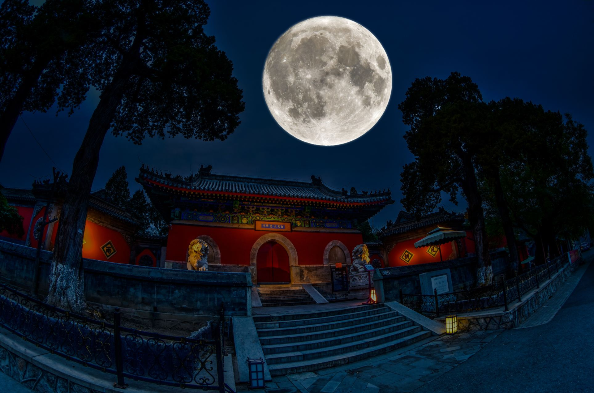 A thousand-year-old temple in Beijing, contains the "eight unique" temples, the ancient charm makes people forget to return