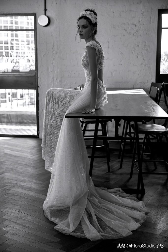 难以置信的轻盈，精致的微光Julie Vino“Dream”新娘