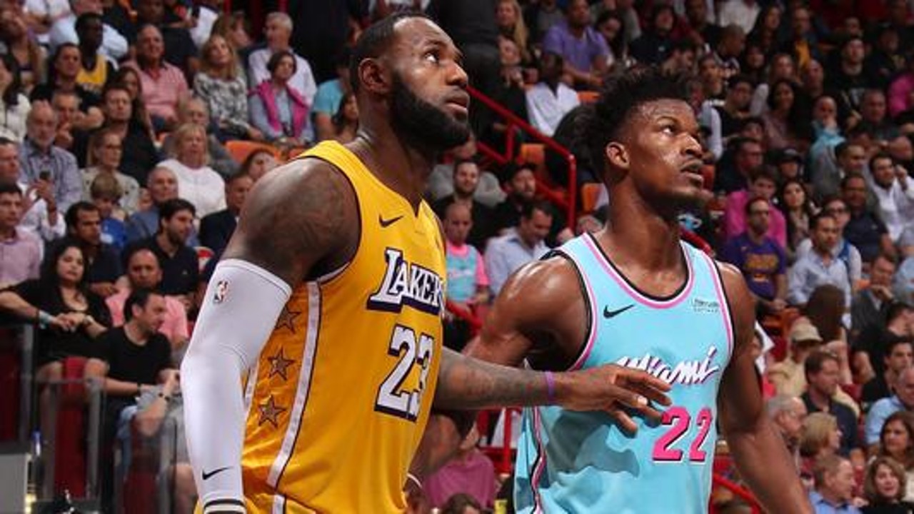 這個笑容引來無限遐想！網球選手問字母哥是否考慮加入熱火，字母哥用了這個動作回應！-黑特籃球-NBA新聞影音圖片分享社區