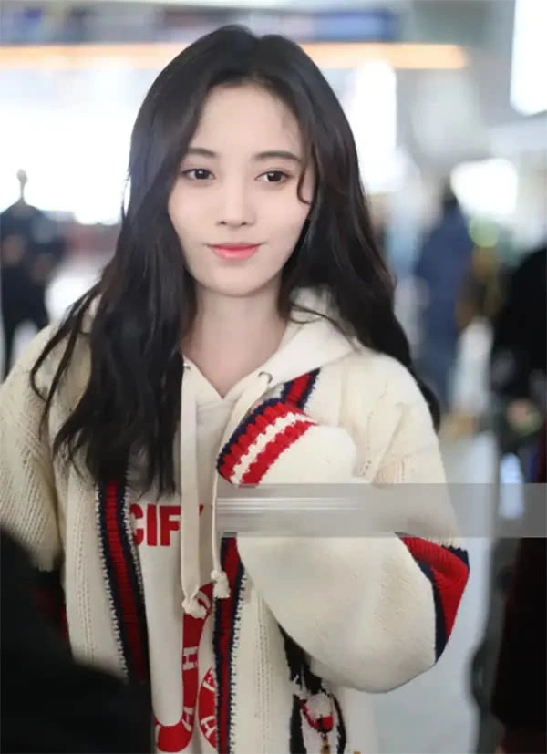 明星离开精修，刘诗诗眼角纹明显，林允胖了一