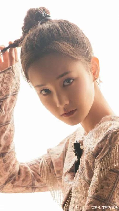 Li Yitong is high-definition mobile phone wallpaper