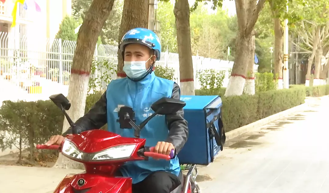 【国庆特刊】外卖小哥:坚守岗位 度过别样假期