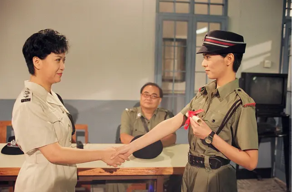 《陀枪师姐2021》被一群中年大叔大婶油腻到，港